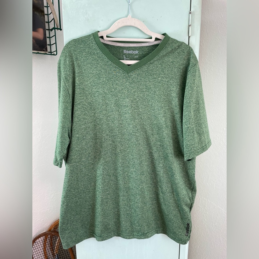 Reebok V Neck T-shirt, Size Large, Green